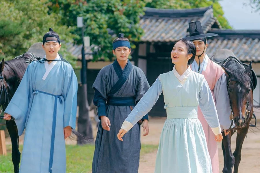 Shin Ye Eun và 3 bạn diễn trong phim cổ trang đầu tay. Ảnh: Nhà sản xuất SBS