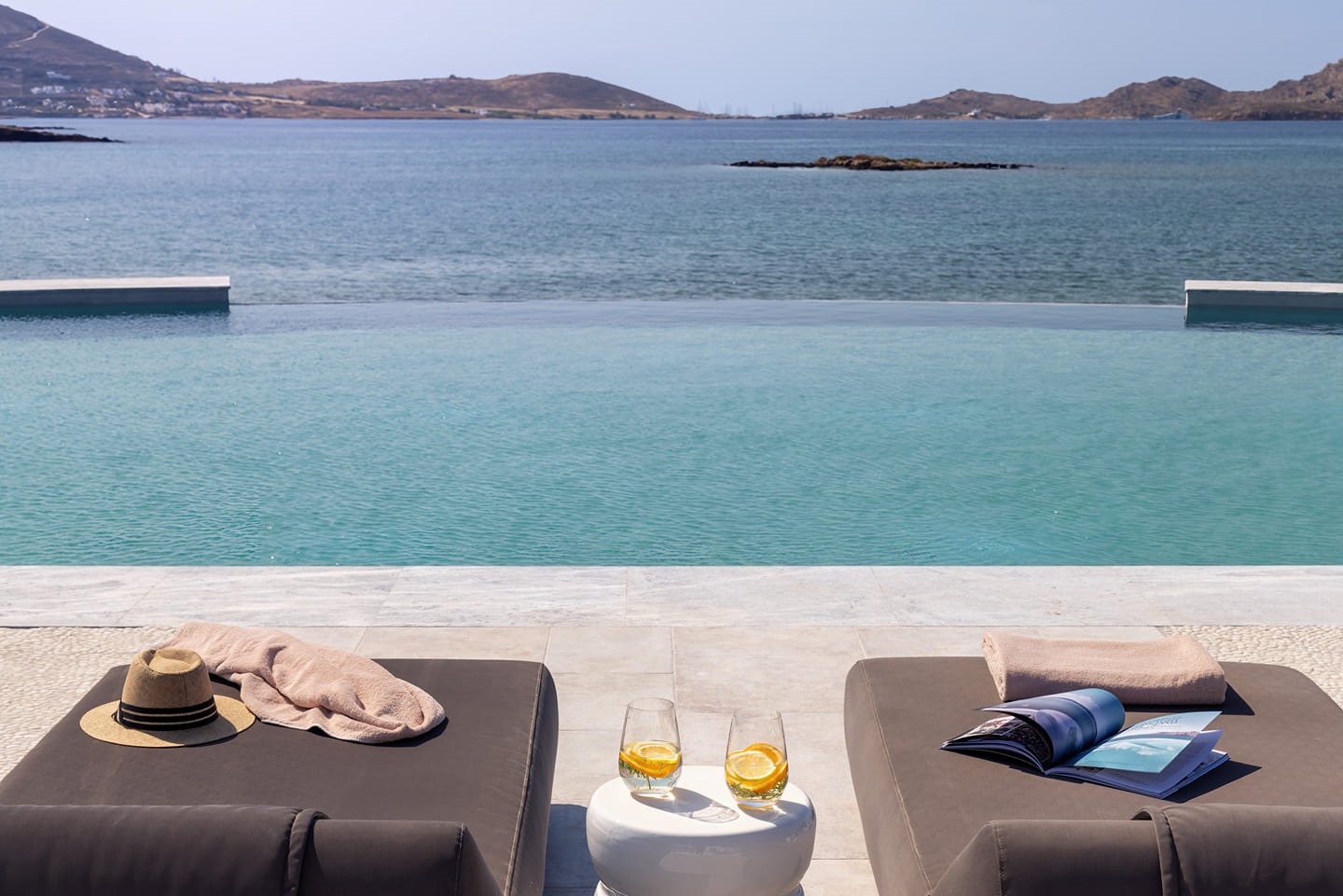 Không gian lãng mạn khiến du khách mê đắm. Ảnh: Cosme, a Luxury Collection Resort, Paros