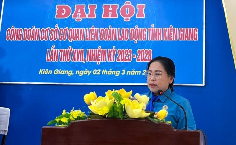 Đồng chí Trương Thanh Thúy - Chủ tịch LĐLĐ tỉnh Kiên Giang phát biểu tại Đại hội. Ảnh: Thúy Hạnh