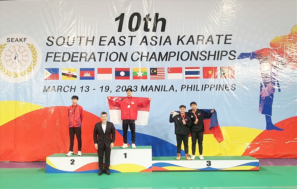 Vận động viên Anh Duy giành huy chương bạc hạng cân 66kg. Ảnh: Karate Việt Nam