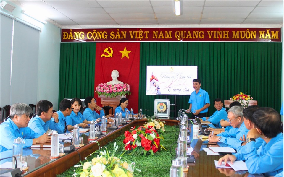 LĐLĐ tỉnh Ninh Thuận phát động ủng hộ chương trình “Xanh hoá Trường Sa”. Ảnh: Ninh Giang