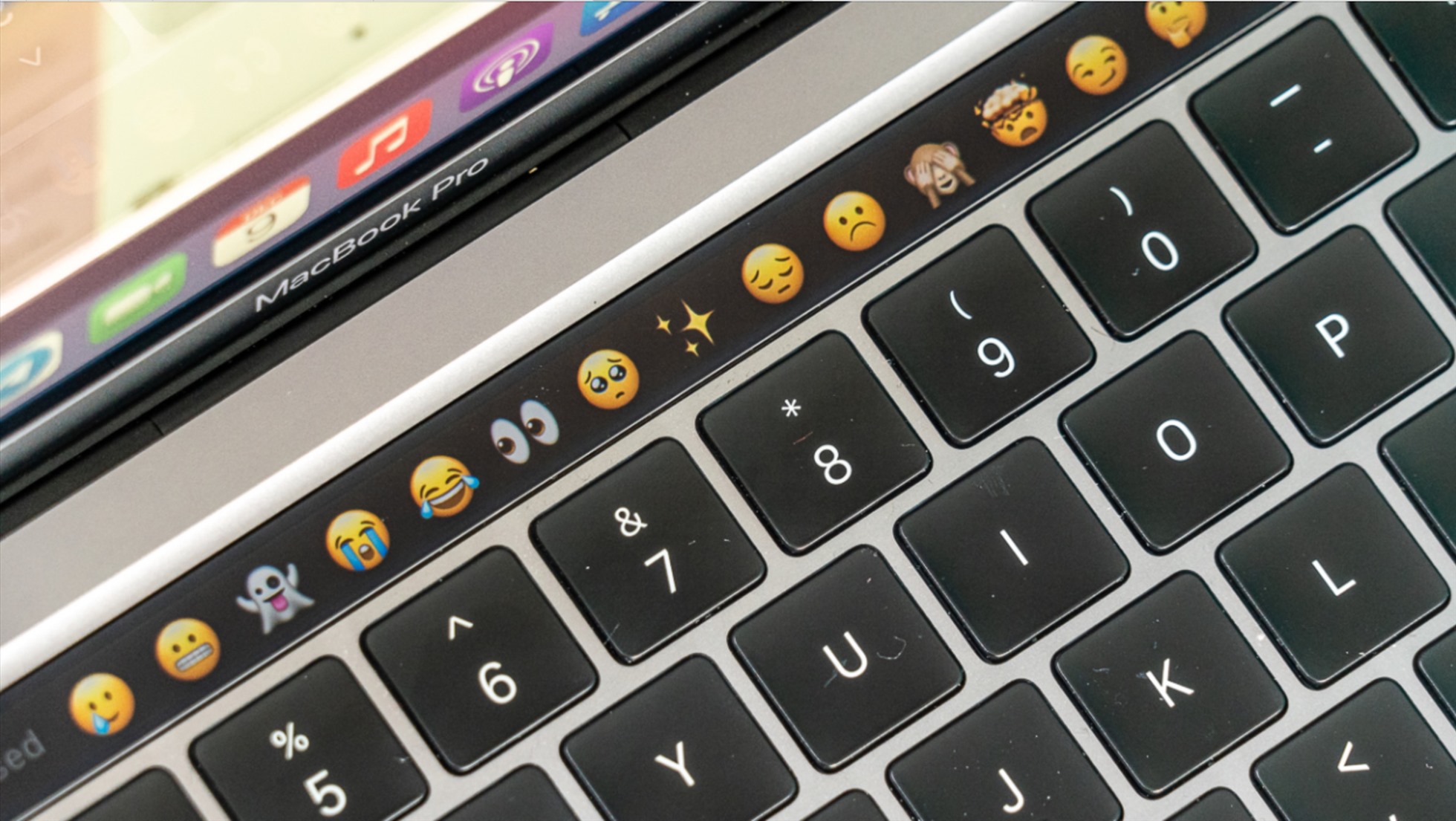 Khu vực Touch Bar của MacBook không được một số người dùng ưa thích. Ảnh: Apple