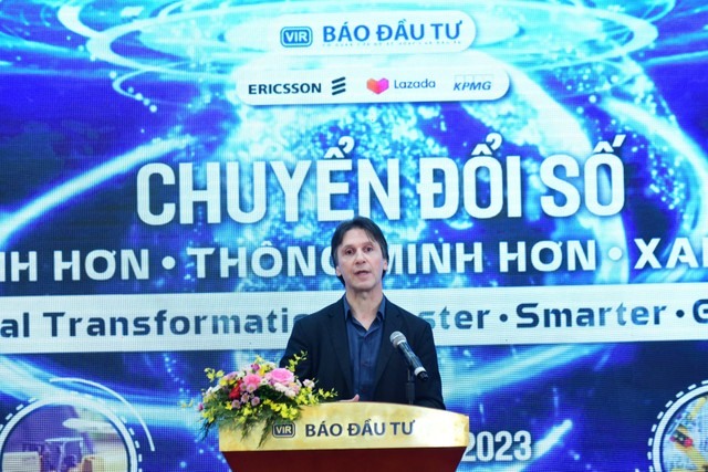 Ông Denis Brunetti, Chủ tịch Ericsson Việt Nam, Myanmar, Campuchia và Lào trình bày tại diễn đàn. Ảnh: Dũng Minh