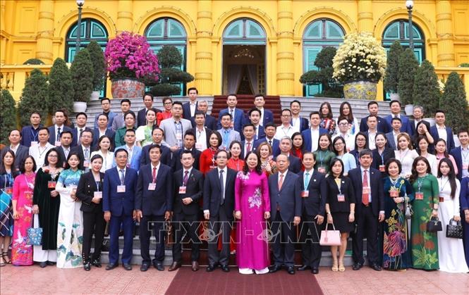 Phó Chủ tịch nước Võ Thị Ánh Xuân với các đại biểu. Ảnh: Văn Điệp/TTXVN