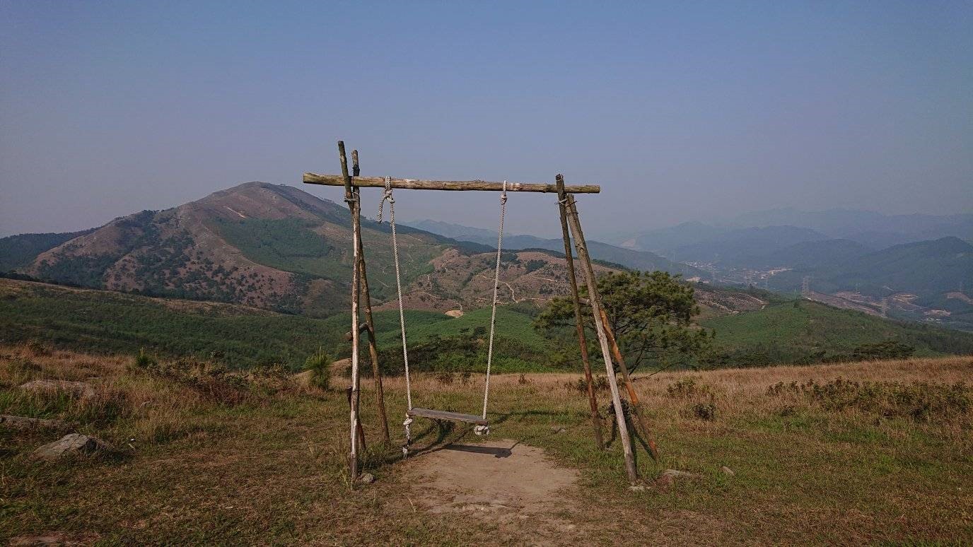 Mùa thu là mùa lý tưởng để khám phá đỉnh Bình Hương Quảng Ninh. Tại thời điểm này thời tiết se se lạnh, có nắng, không khí trong veo.