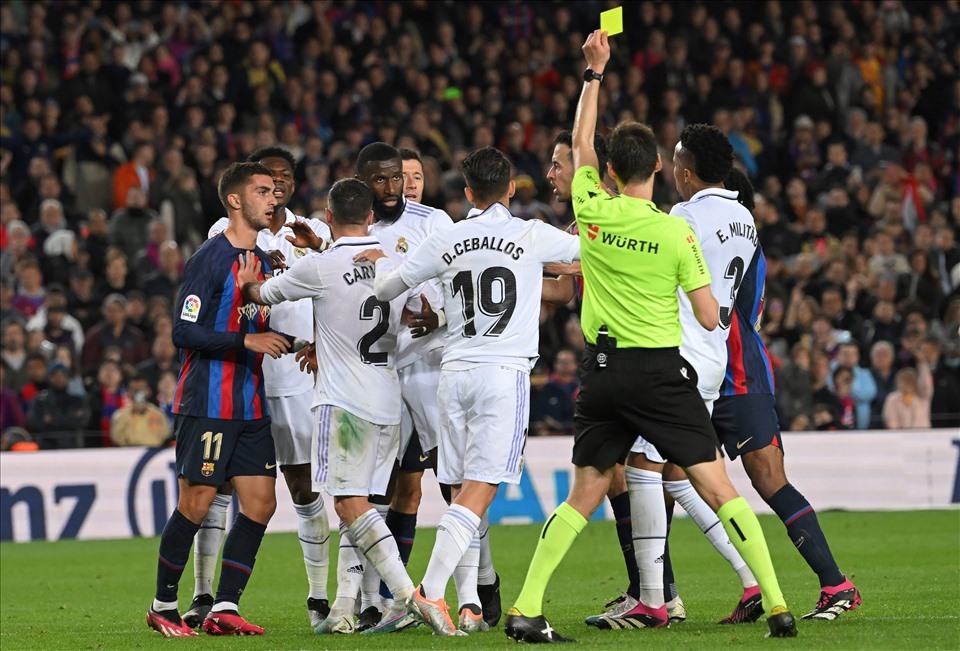 Real Madrid trải qua thất bại thứ ba liên tiếp trước Barcelona.  Ảnh: AFP