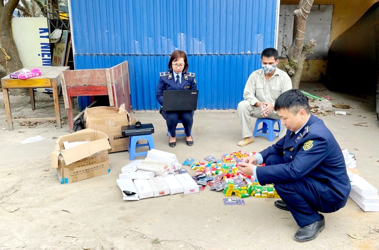 QLTT Thái Nguyên thu giữ hơn 200 bộ khoá giả mạo nhãn hiệu khoá VIỆT - TIỆP.