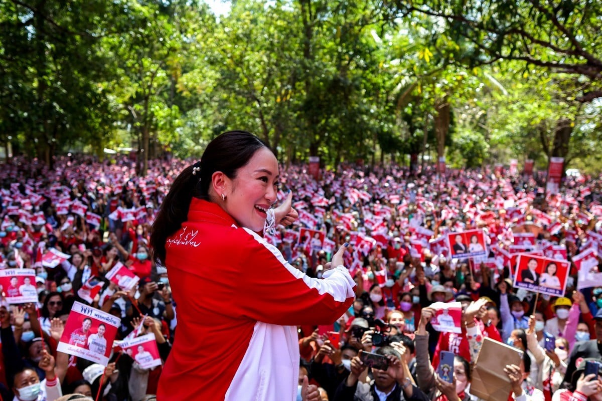 Bà Paetongtarn Shinawatra, con gái ông Thaksin, vận động tranh cử. Ảnh: Đảng Pheu Thai