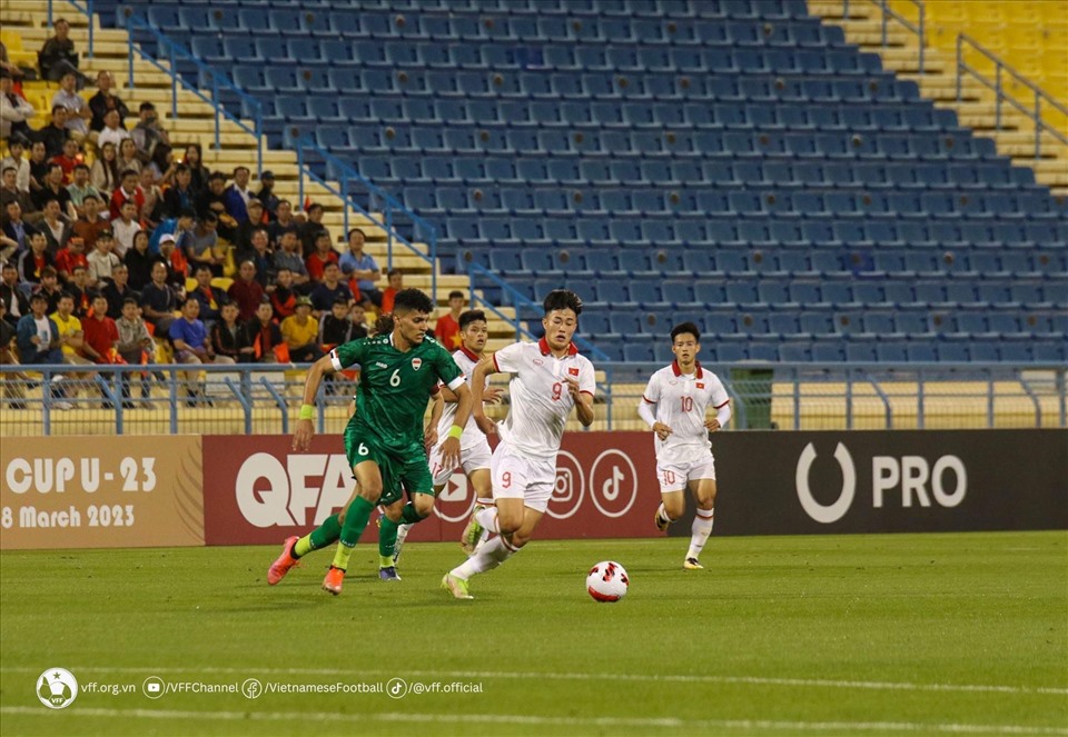 U23 Việt Nam thi đấu tự tin trong khoảng 10 phút đầu trận. Ảnh: VFF