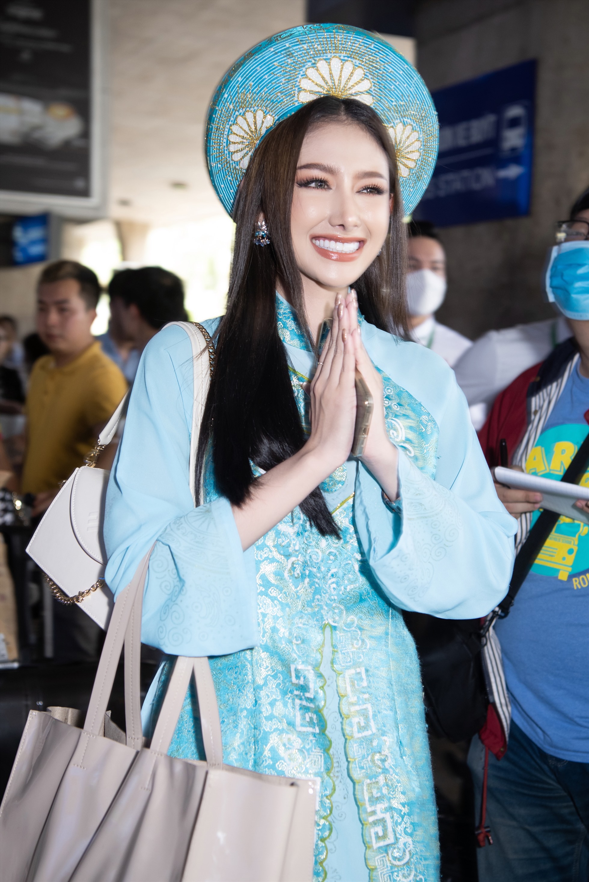 Được biết, ngoài chuyến công tác, các người đẹp sẽ tham quan và du lịch ở Việt Nam trong thời gian tới.