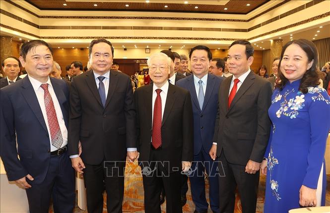 Tổng Bí thư Nguyễn Phú Trọng cùng các đồng chí lãnh đạo Đảng, Nhà nước với các đại biểu tham dự buổi lễ. Ảnh: Trí Dũng/TTXVN
