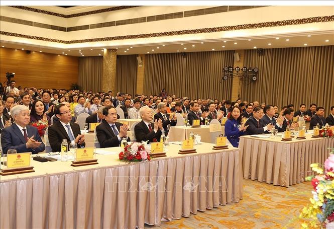 Tổng Bí thư Nguyễn Phú Trọng và các đồng chí lãnh đạo Đảng, Nhà nước cùng các đại biểu tham dự buổi lễ. Ảnh: Trí Dũng/TTXVN