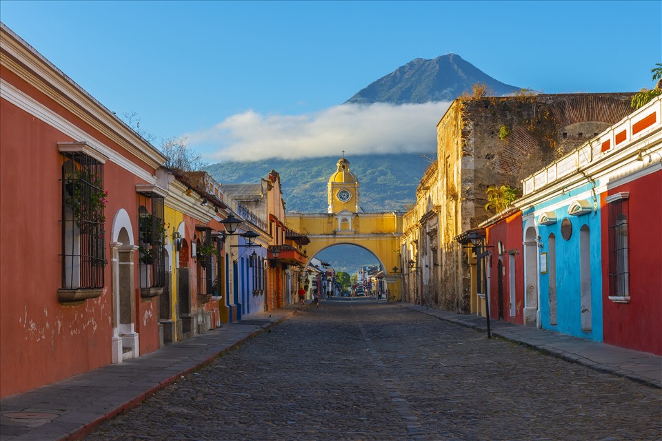 Guatemala nổi tiếng với những ngọn núi lửa hùng vĩ, những bãi biển cát đen, những khu rừng đa dạng sinh học, những thị trấn thịnh vượng của người Maya và những tàn tích tuyệt đẹp của Tikal. Ảnh: Lonely Planet