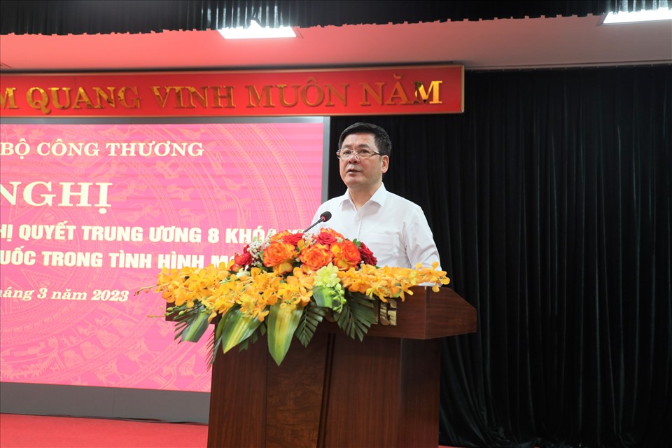 Bộ trưởng Nguyễn Hồng Diên phát biểu tại hội nghị. Ảnh: BKTTW