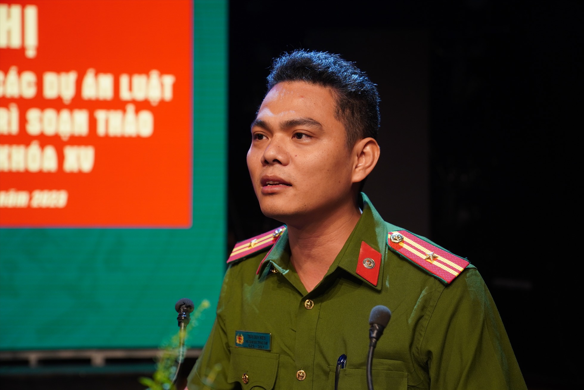 Thiếu tá Trần Duy Hiển - Phó Giám đốc Trung tâm Dữ liệu dân cư quốc gia, C06. Ảnh: Hữu Chánh