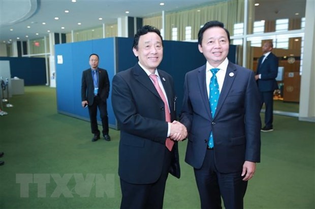 Phó Thủ tướng Trần Hồng Hà gặp Tổng Giám đốc FAO Qu Dongyu. Ảnh: TTXVN