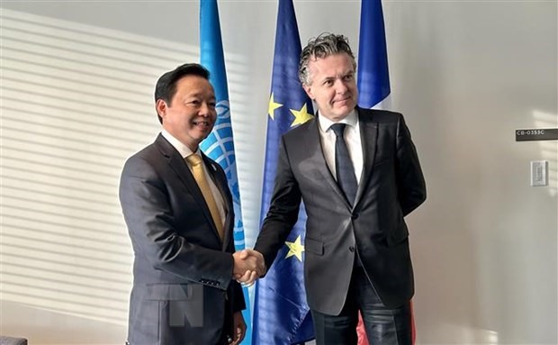 Phó Thủ tướng Trần Hồng Hà gặp Bộ trưởng Chuyển đổi sinh thái Pháp Christophe Béchu. Ảnh: TTXVN