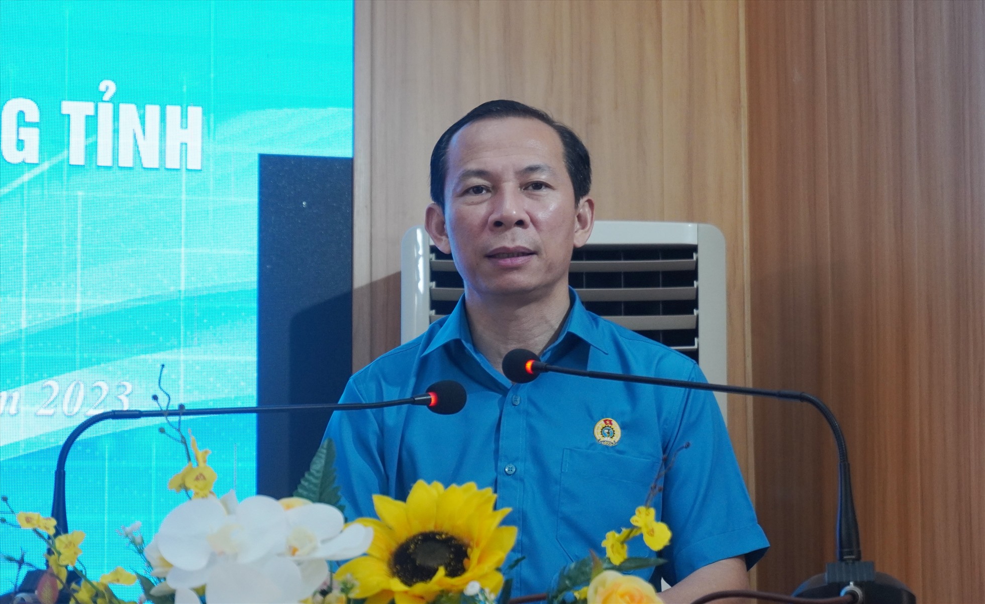 Đồng chí Võ Mạnh Sơn - Chủ tịch LĐLĐ tỉnh Thanh Hóa phát biểu tại hội nghị. Ảnh: Quách Du