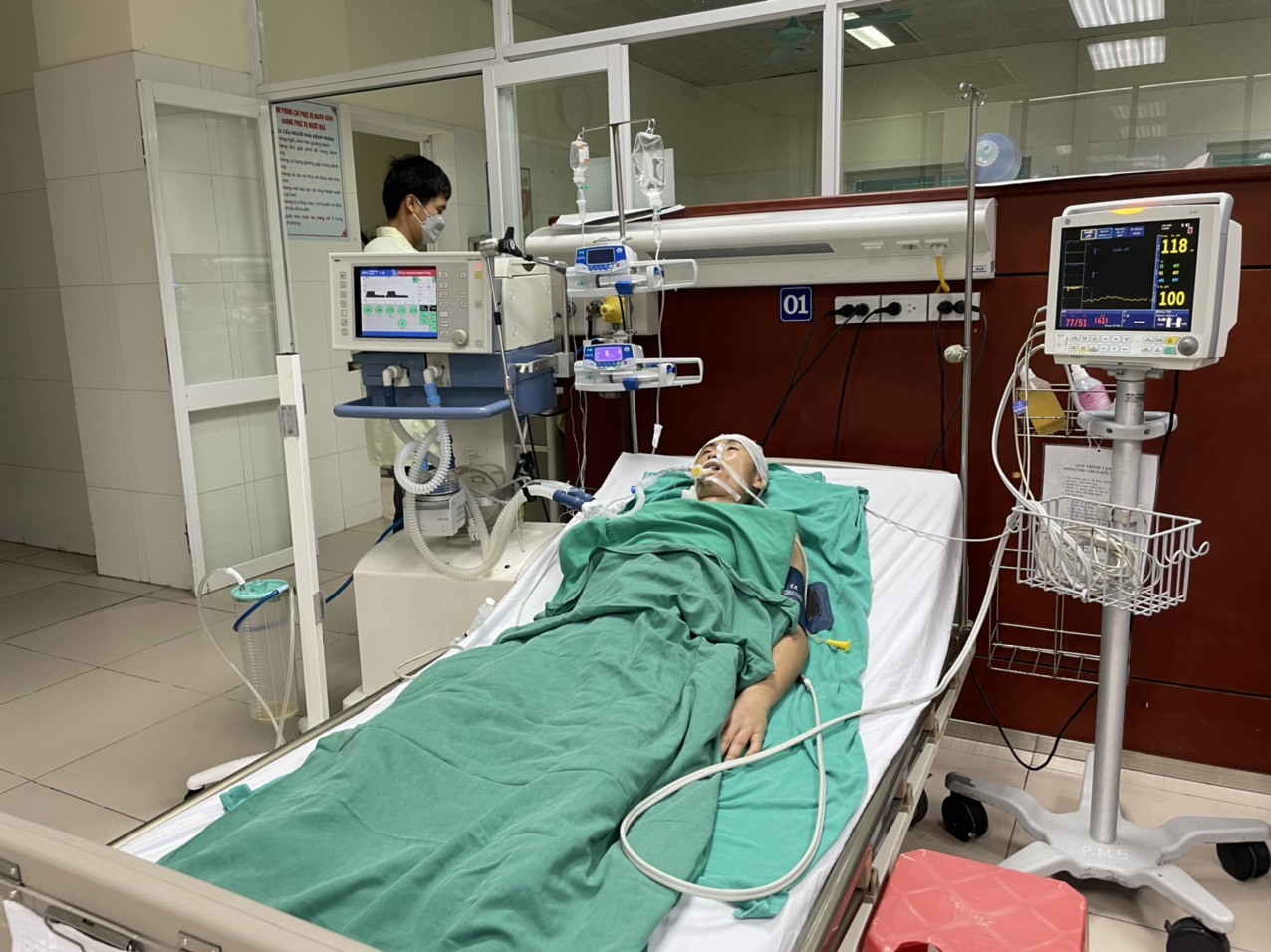 Anh Đường hiện đang cấp cứu tại Bệnh viện Đa khoa tỉnh Bắc Ninh. Ảnh: Gia đình cung cấp.