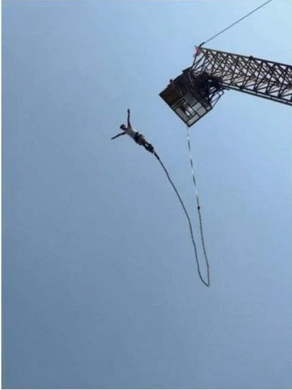 Du Khách Thoát Chết Khi đứt Dây Nhảy Bungee ở Thái Lan 