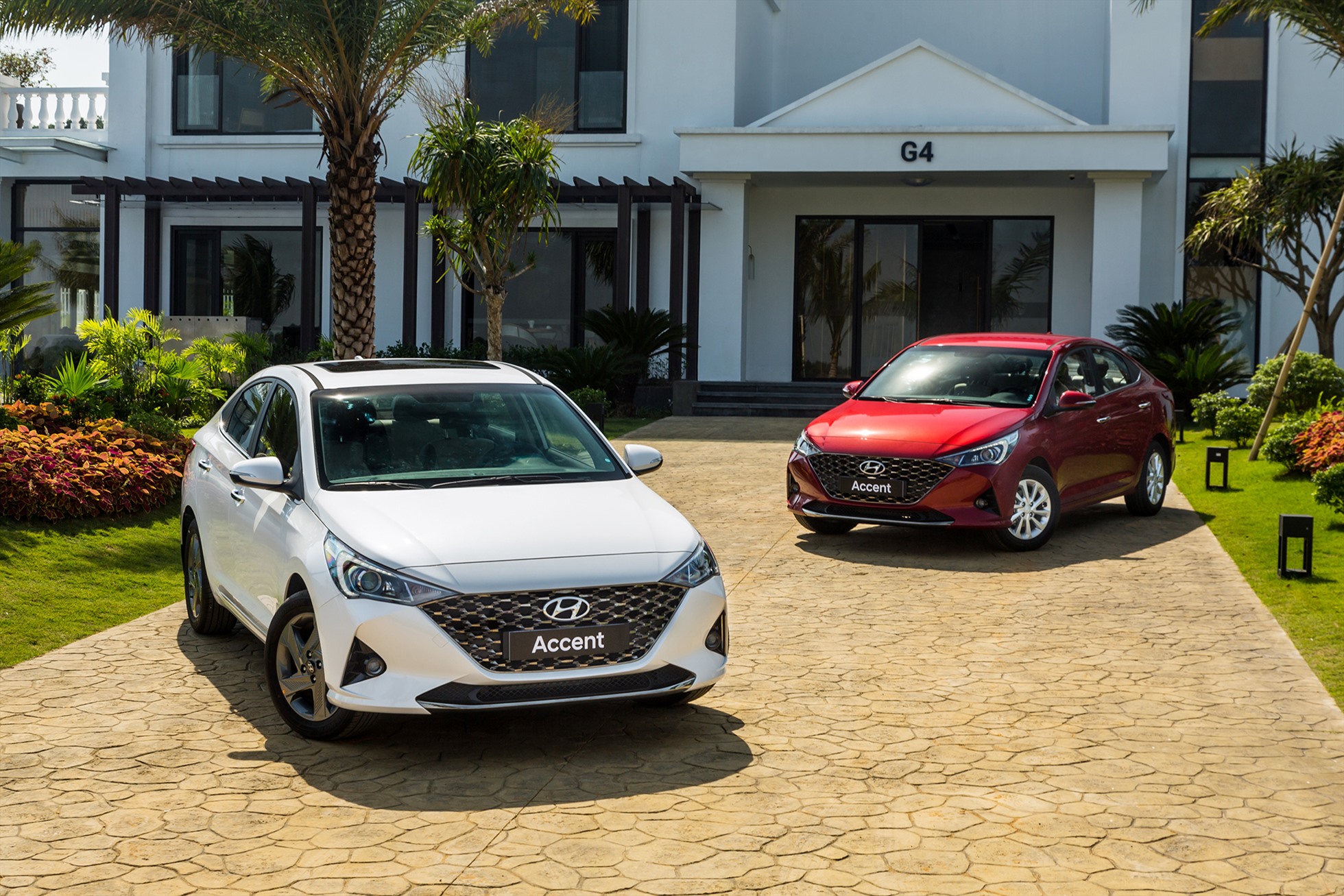 Hyundai Accent tiếp tục cho thấy sức bật cực kỳ mạnh mẽ của mình khi liên tiếp chiếm giữ ngôi vị quán quân trong bảng xếp hạng phân khúc, đồng thời dẫn đầu top 10 xe bán chạy nhất thị trường. Cụ thể, trong 2 tháng vừa qua, doanh số bán xe Hyundai Accent đạt 2.588 chiếc. Hyundai Accent không chỉ giữ vị trí bán chạy nhất phân khúc sedan hạng B, mà còn là mẫu xe bán chạy nhất toàn thị trường trong 2 tháng đầu năm 2023, vượt lên trên đối thủ nặng ký Toyota Vios - cựu vương năm 2022. Ảnh: TC Motor.
