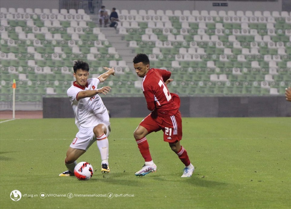 U23 Việt Nam thi đấu ổn định trong hiệp 1 khi tạo thế trận khá cân bằng với U23 UAE. Ảnh: VFF