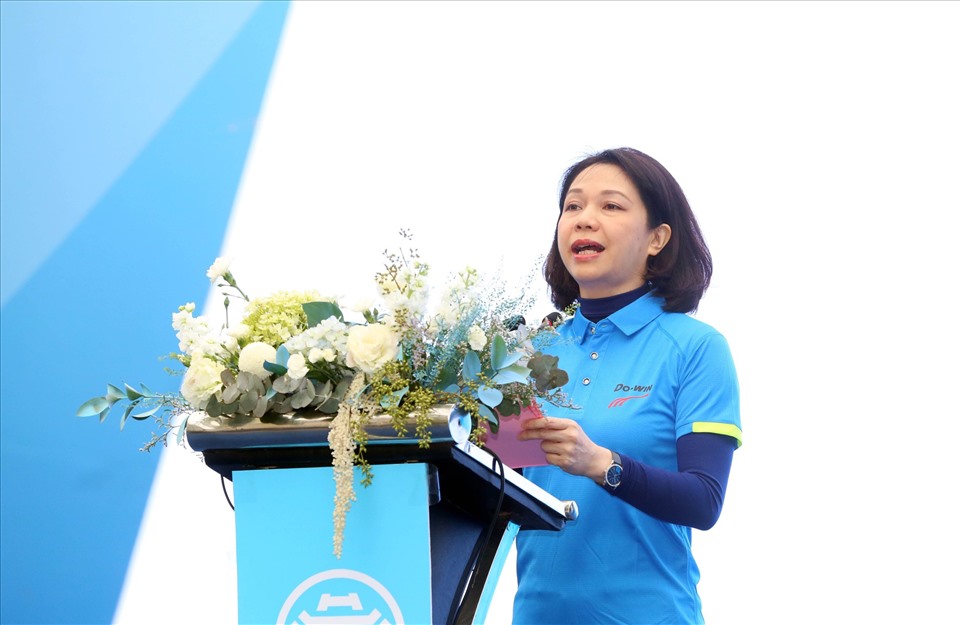 Bà Vũ Thu Hà, Phó chủ tịch UBND thành phố Hà Nội, phát biểu khai mạc. Ảnh: HNM