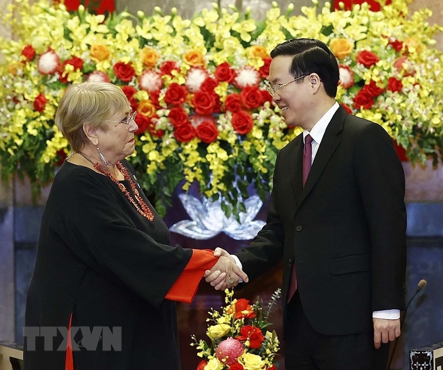 Năm 2017, trên cương vị Tổng thống nước Cộng hòa Chile, bà Michelle Bachelet đã có chuyến thăm cấp nhà nước tới Việt Nam và tham dự hội nghị lãnh đạo các nền kinh tế APEC 2017. Ảnh: TTXVN