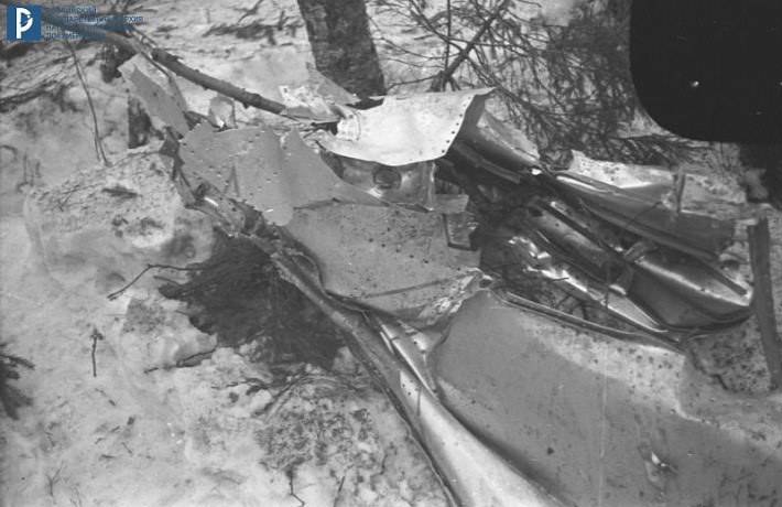 Chiếc máy bay bị vỡ tan trong vụ tai nạn, khó có thể nhận ra hình dáng ban đầu của chiếc máy bay hai chỗ ngồi trong những mảnh vỡ ngổn ngang. Ảnh: rgantd.ru