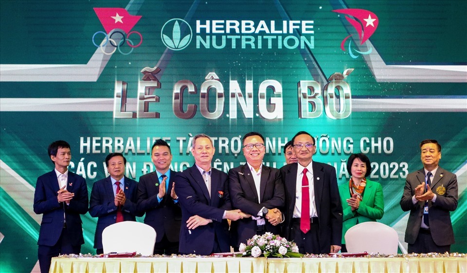 Lễ kí kết tài trợ dinh dưỡng cho 165 vận động viên Việt Nam. Ảnh: Bùi Lượng/Tổng cục TDTT