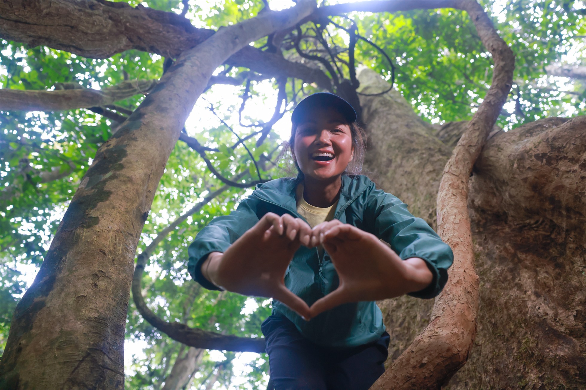 Hoa hậu H'Hen Niê truyền cảm hứng trồng cây gây rừng tới nhiều bạn trẻ. Ảnh: Nhân vật cung cấp.