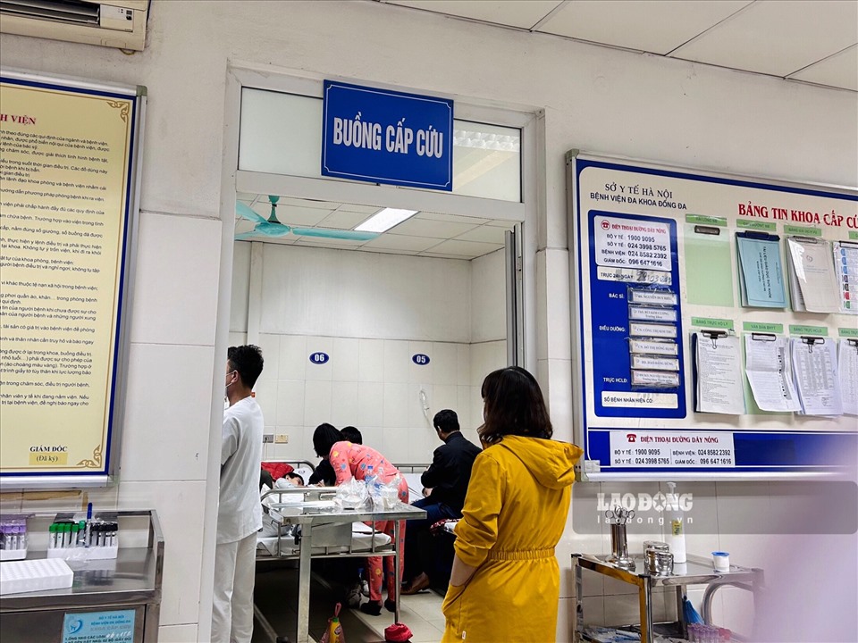 Khoa cấp cứu, Bệnh viện Đa khoa Đống Đa, Hà Nội lúc 21h45 ngày 28.3. Ảnh: Vân Trang