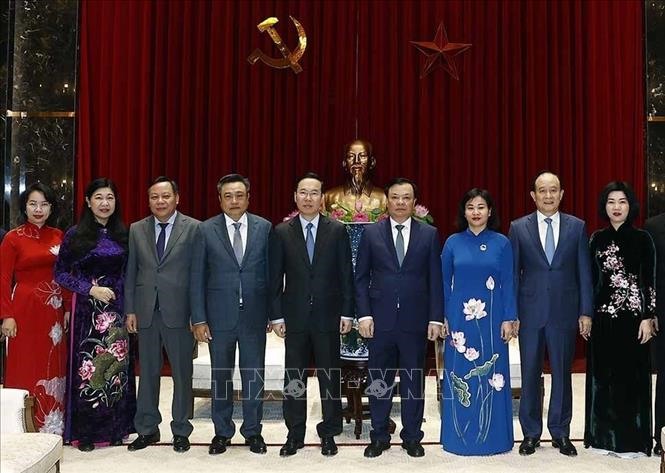 Chủ tịch nước Võ Văn Thưởng và các lãnh đạo Thành phố Hà Nội. Ảnh: TTXVN