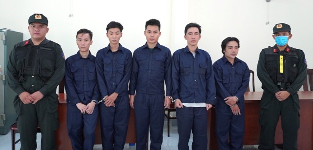 Từ trái qua: Nguyễn Ngọc Trọng, Trần Trọng Nghĩa, Đặng Xuân Khánh, Nguyễn Hữu Thêm, Trần Kim Thanh