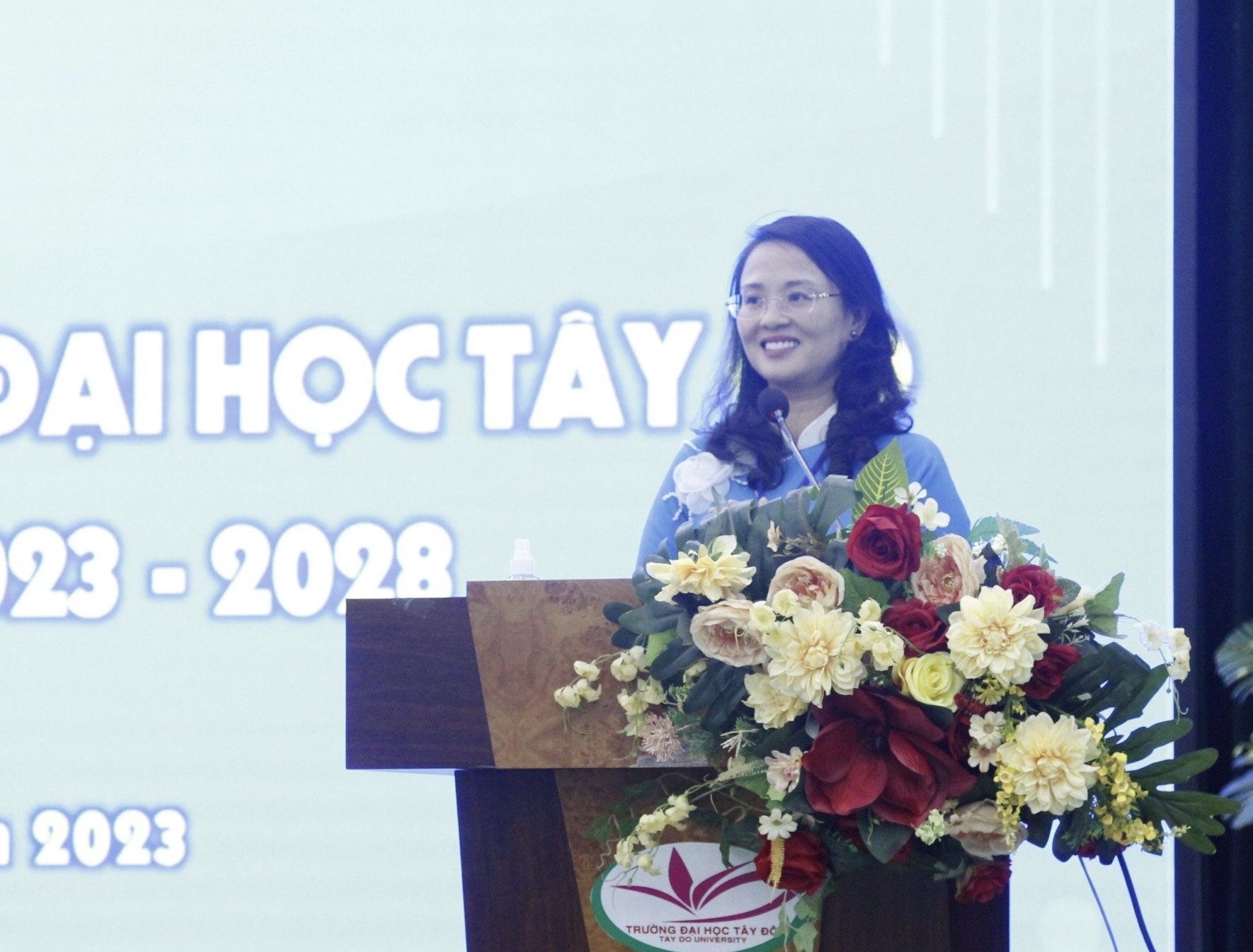 Bà Lê Thị Sương Mai, Chủ tịch Liên đoàn lao động TP Cần Thơ phát biểu chỉ đạo tại đại hội. Ảnh: Thảo Ly