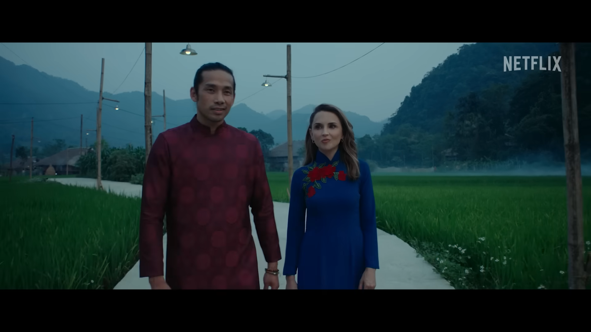 Cặp đôi nhân vật chính diện áo dài Việt Nam. Ảnh: Chụp màn hình