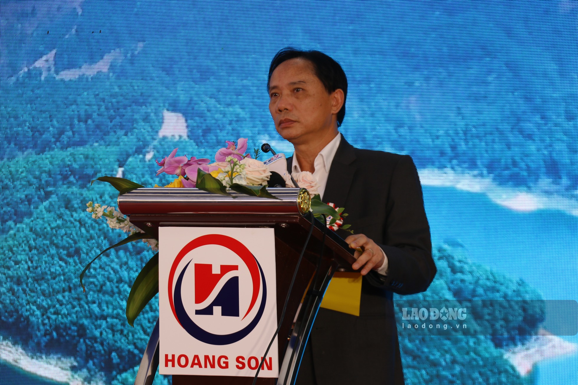 Ông Bùi Văn Khánh - Chủ tịch UBND tỉnh Hoà Bình phát biểu tại buổi lễ. Ảnh: Khánh Linh