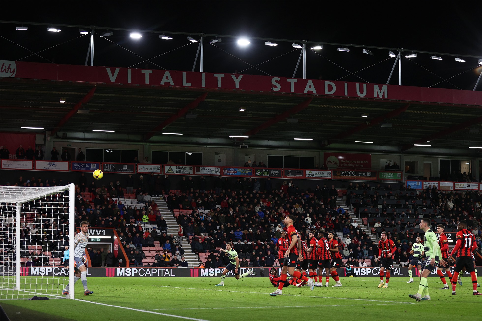 Vitality không phải là điểm tựa của Bournemouth trong mùa này. Ảnh: AFP