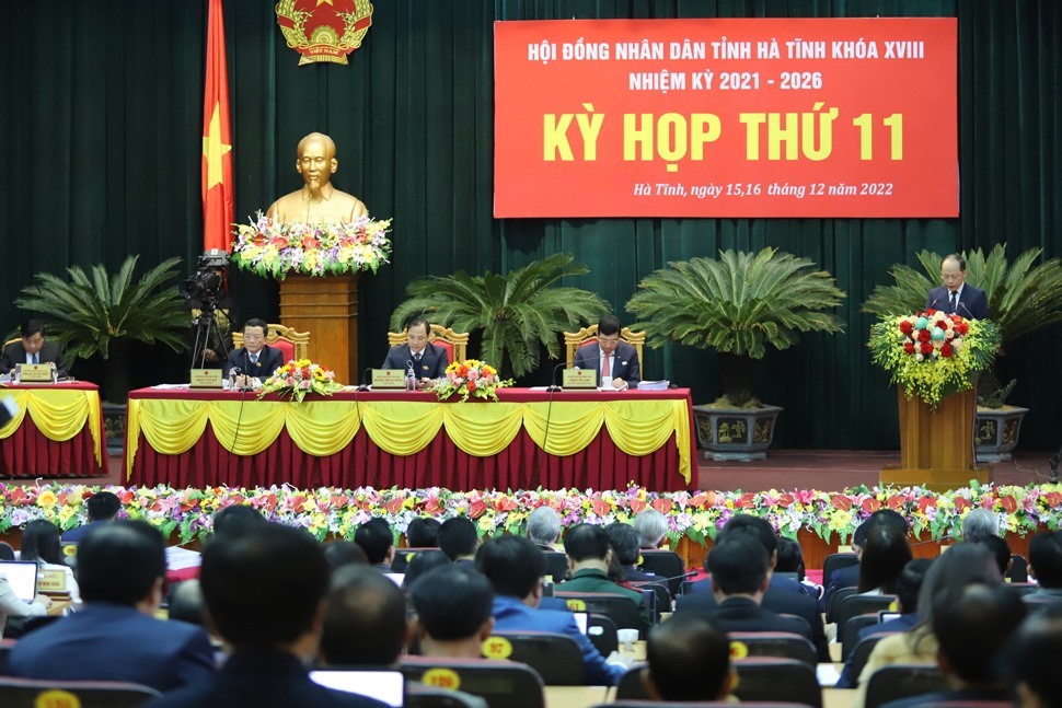 Kỳ họp thứ 11 HĐND tỉnh Hà Tĩnh khóa 18 đã thông qua Nghị quyết miễn học phí học kỳ 1 năm học 2022 - 2023 cho học sinh. Ảnh: Trần Tuấn.