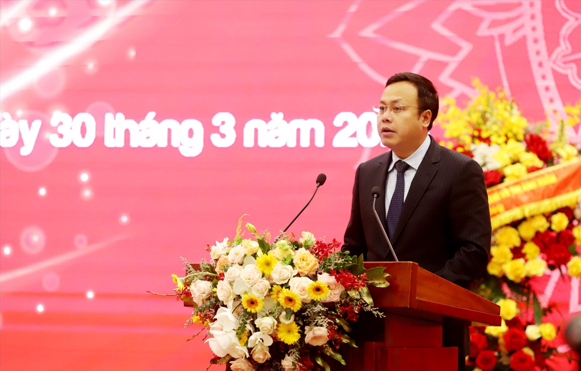 Chủ tịch LĐLĐ thành phố Hà Nội Phạm Quang Thanh phát biểu tại Lễ kỷ niệm. Ảnh: Hà Anh.