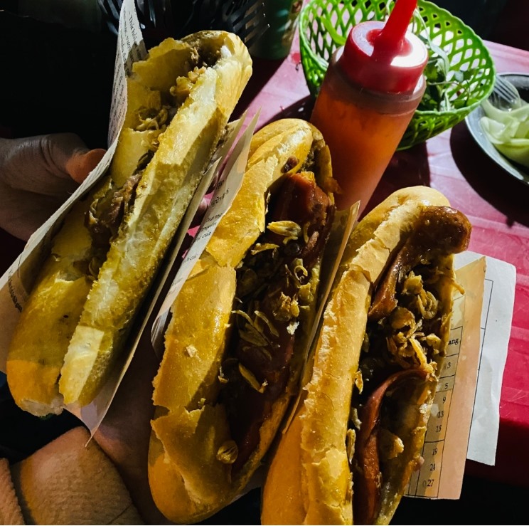 Pate siêu ngon là nguyên liệu giúp món bánh mì ở Nam Định vô cùng nổi tiếng
