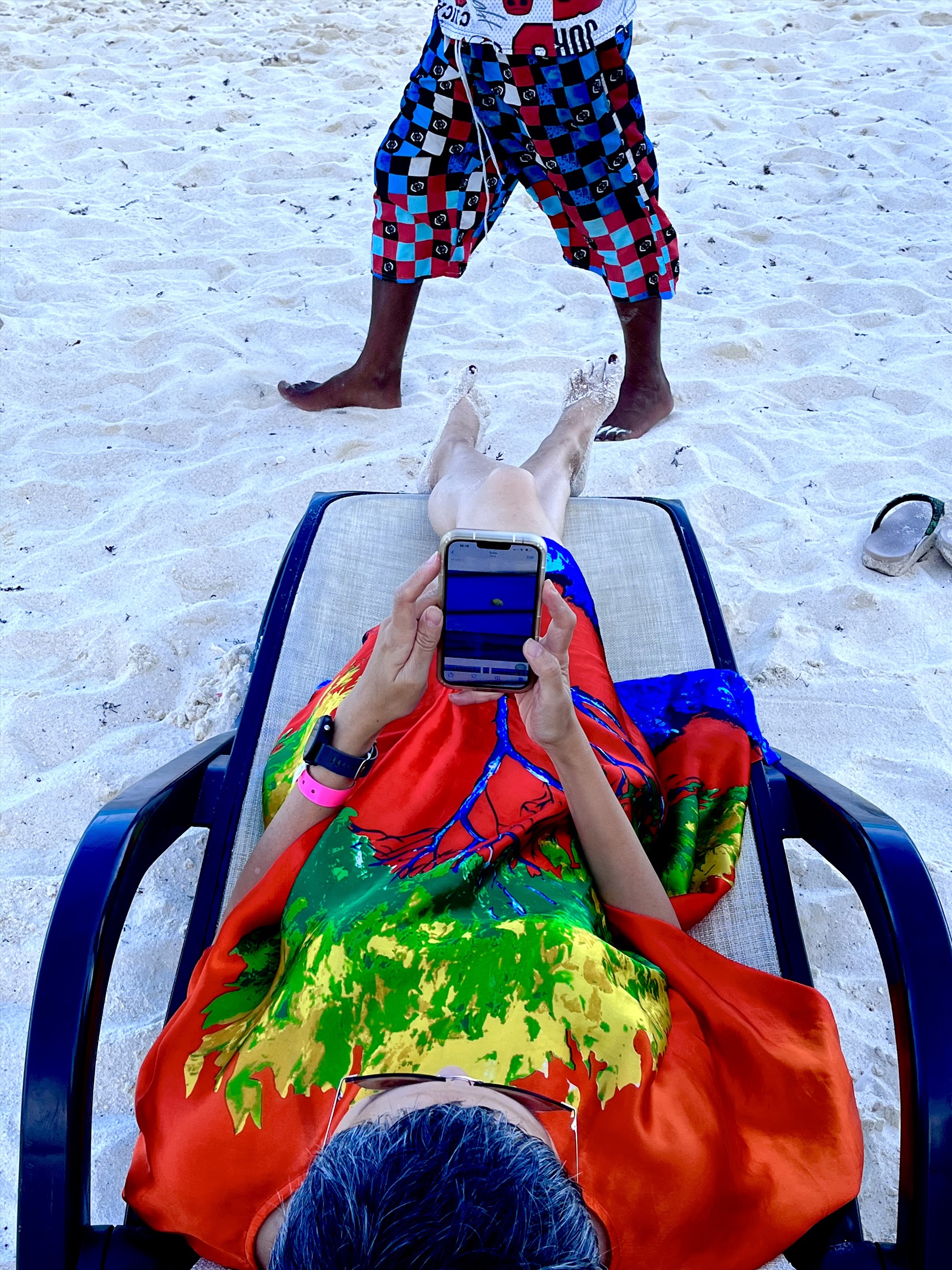 Một nữ du khách ở bãi biển Cancun (Mexico).