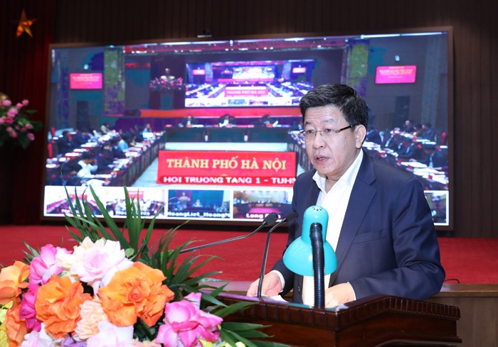 Phó Chủ tịch UBND TP Hà Nội Dương Đức Tuấn báo cáo tại hội nghị. Ảnh: Trọng Toàn