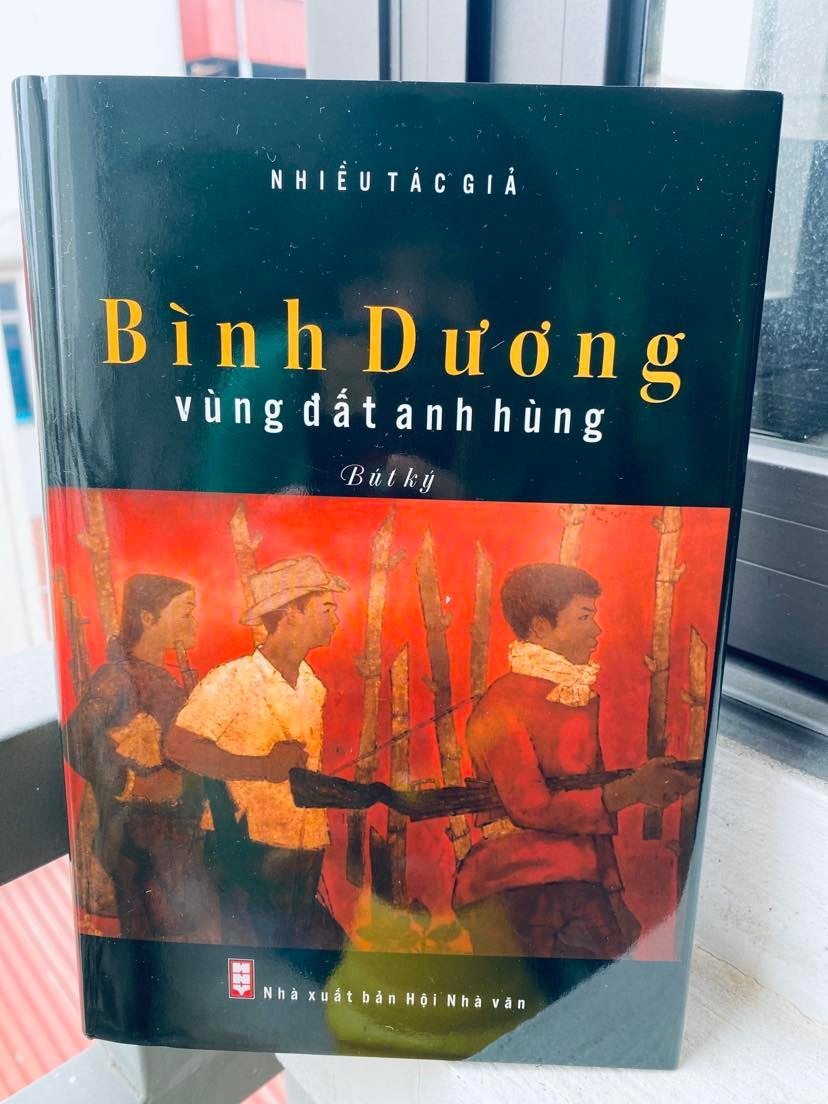 Tác phẩm “Bình Dương - vùng đất anh hùng“. Ảnh: Mi Lan