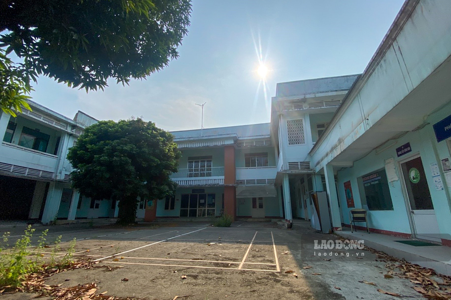 Nhà đất số 342 Phan Châu Trinh (P. Bình Thuận) với diện tích đất gần 1.480m2. Nơi đây từng được sử dụng làm trụ sở làm việc (cơ sở 2) của Bệnh viện Y học cổ truyền, sắp tới sẽ được chuyển đổi để xây dựng trường mầm non.