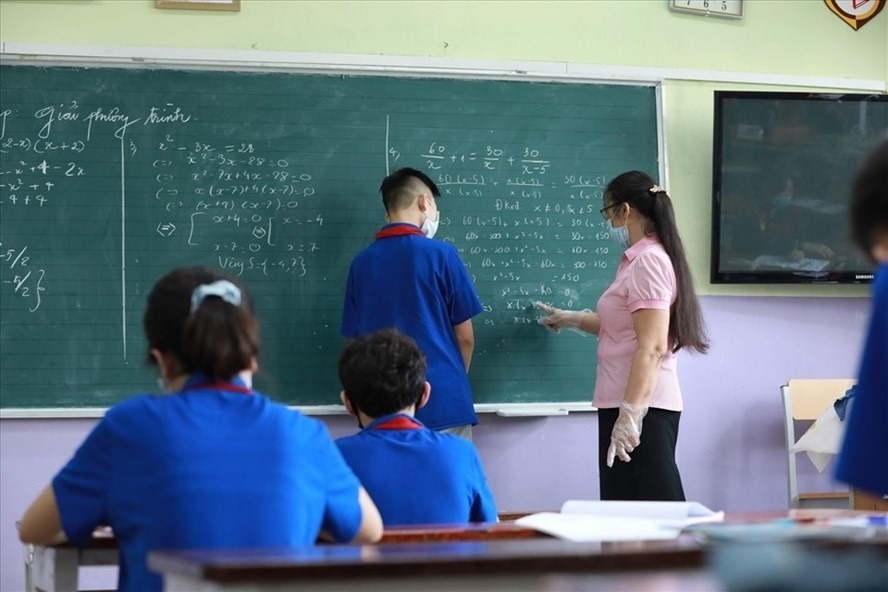 Nhiều giáo viên mong muốn được nghỉ hưu sớm, từ đó tạo cơ hội cho lớp trẻ. Ảnh: Hải Nguyễn