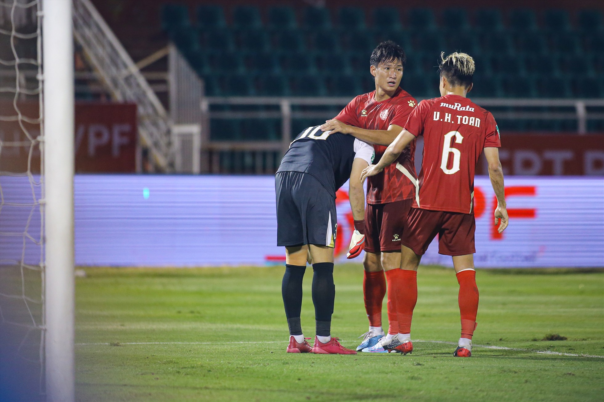 Bất ngờ đã xảy ra trên chấm luân lưu khi câu lạc bộ TP Hồ Chí Minh sút hỏng cả 3 quả, qua đó nhường tấm vé đi tiếp cho đội Bà Rịa - Vũng Tàu khi thất bại 0-3 trên chấm luân lưu.
