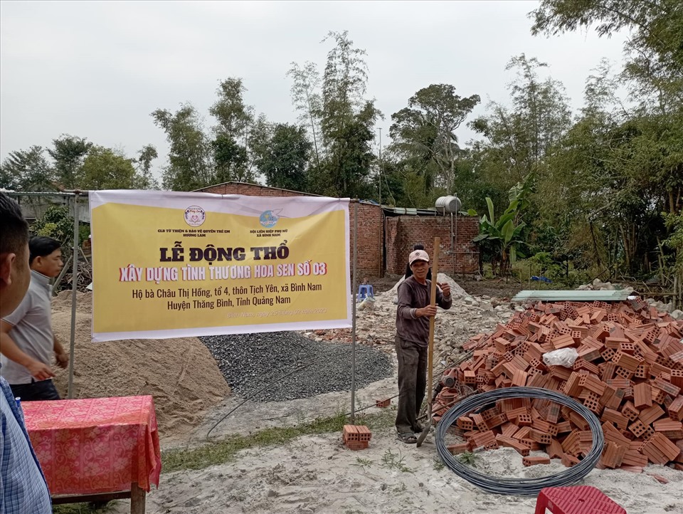 Căn nhà tình thương của bà Trịnh Thị Hồng được khởi công từ đầu tháng ba vừa qua. Ảnh: Nguyễn Linh