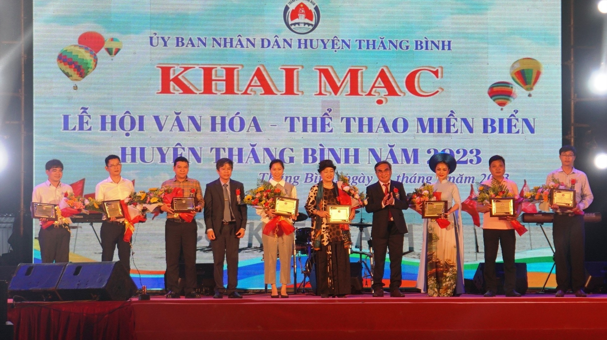 Lễ hội Văn hóa - Thể thao miền biển Quảng Nam năm 2023 với chủ đề “Thăng Bình - Khát vọng vươn khơi” vừa chính thức khai mạc tối ngày 31.3.2023. Ảnh Minh Quân