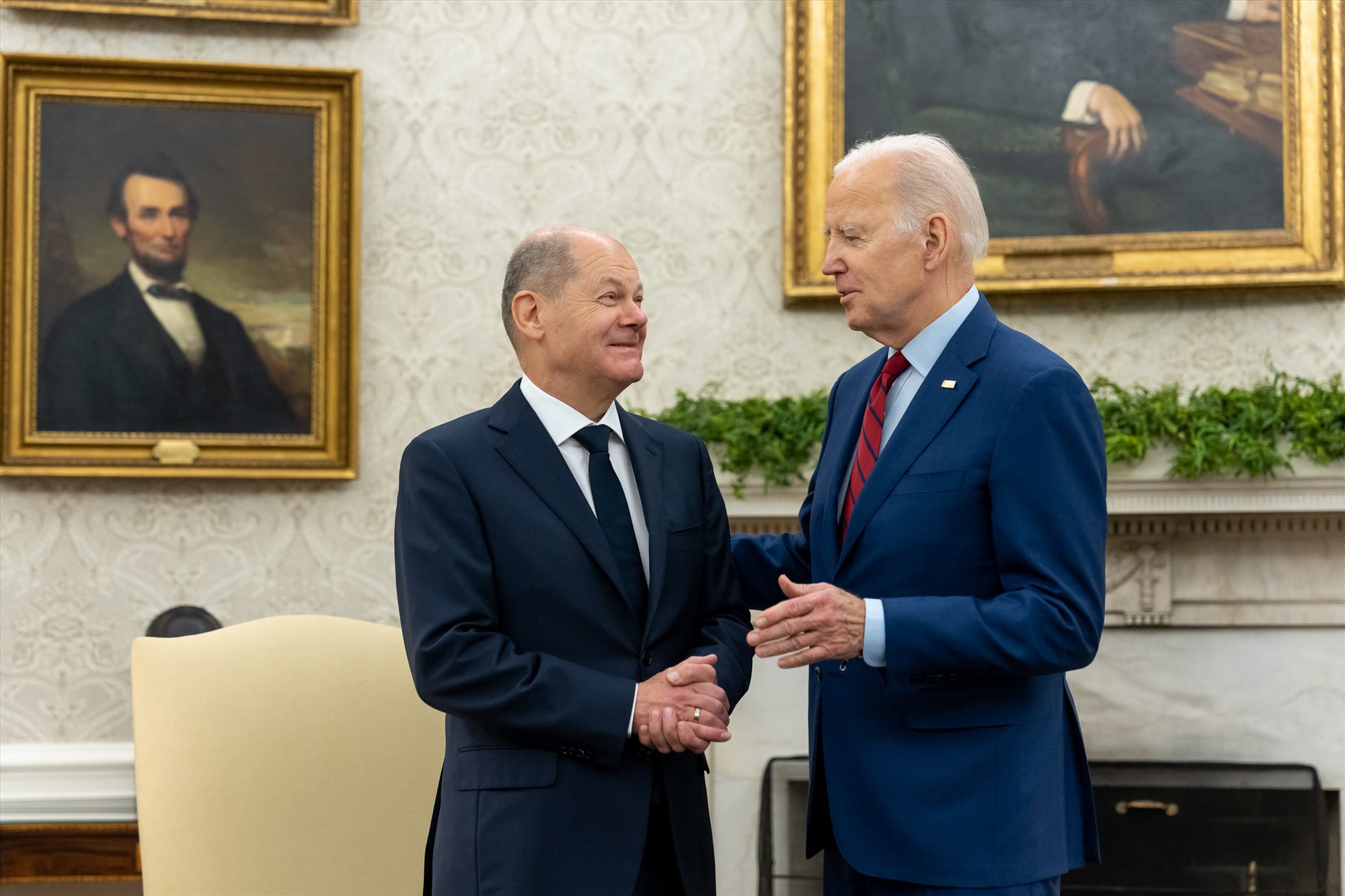 Viện trợ của Đức cho Ukraina cũng là nội dung được trao đổi khi Tổng thống Mỹ Joe Biden và Thủ tướng Đức Olaf Scholz gặp nhau tại Nhà Trắng ngày 3.3. Ảnh: Twitter Tổng thống Mỹ